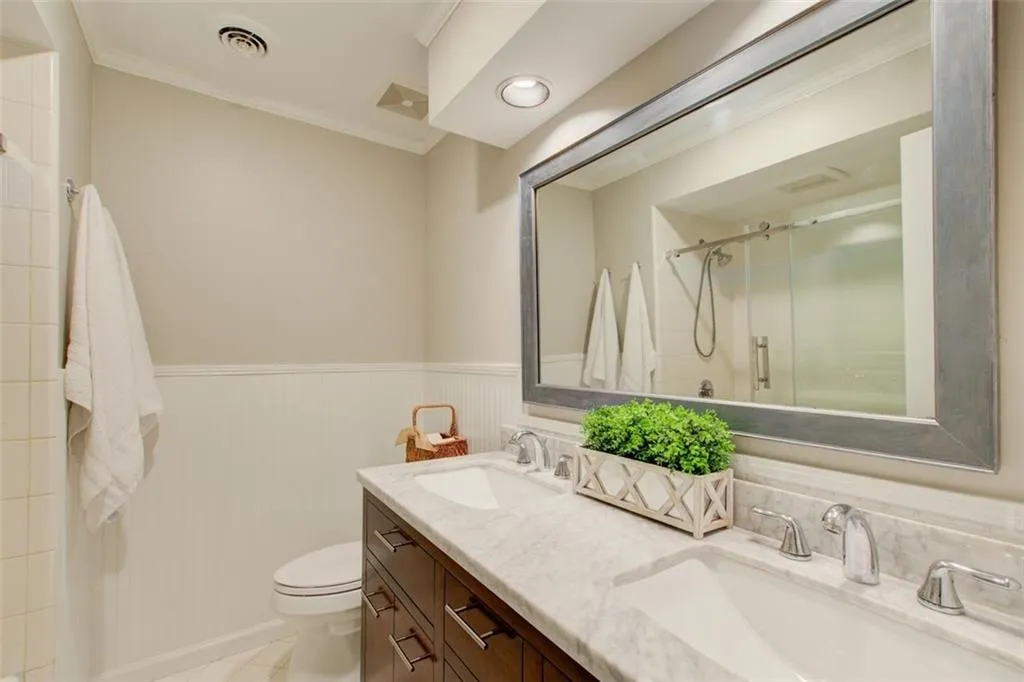 Hall bathroom upstairs