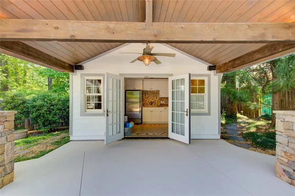 Beautifully designed pool house with kitchenette