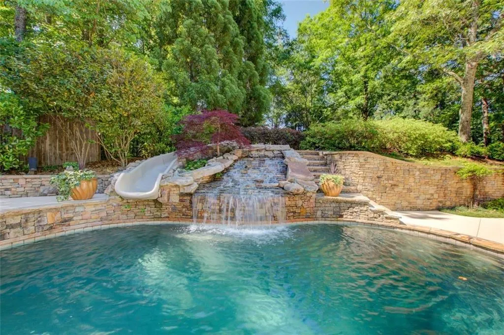 Beautiful amenities in this backyard