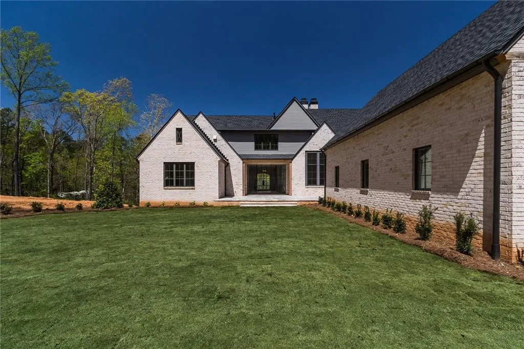 1845 Spalding Drive, Sandy Springs, Georgia 30350, 5 Bedrooms Bedrooms, ,6 BathroomsBathrooms,Residential,Sold,1845 Spalding Drive,6093410