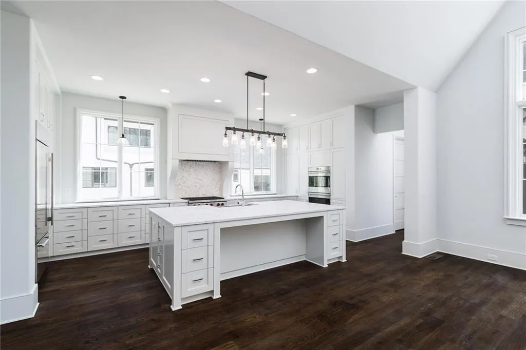 1845 Spalding Drive, Sandy Springs, Georgia 30350, 5 Bedrooms Bedrooms, ,6 BathroomsBathrooms,Residential,Sold,1845 Spalding Drive,6093410