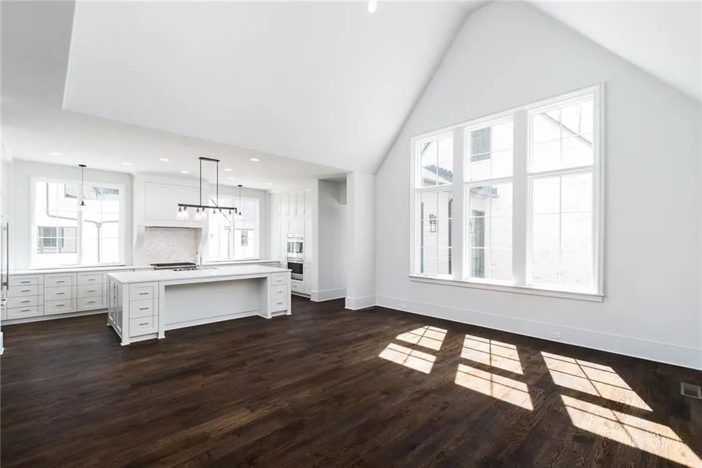 1845 Spalding Drive, Sandy Springs, Georgia 30350, 5 Bedrooms Bedrooms, ,6 BathroomsBathrooms,Residential,Sold,1845 Spalding Drive,6093410