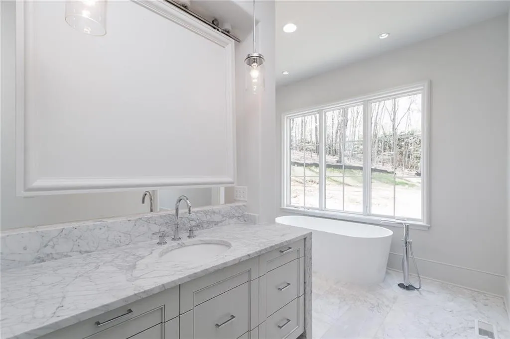 1845 Spalding Drive, Sandy Springs, Georgia 30350, 5 Bedrooms Bedrooms, ,6 BathroomsBathrooms,Residential,Sold,1845 Spalding Drive,6093410