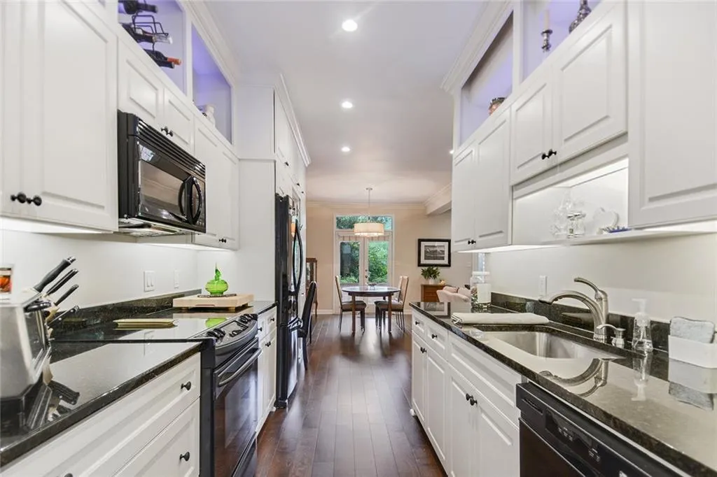 47 Willow Glen Ne, Sandy Springs, Georgia 30342, 3 Bedrooms Bedrooms, ,3 BathroomsBathrooms,Residential,Sold,47 Willow Glen Ne,6726170