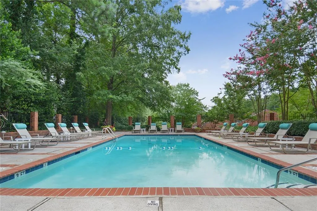 47 Willow Glen Ne, Sandy Springs, Georgia 30342, 3 Bedrooms Bedrooms, ,3 BathroomsBathrooms,Residential,Sold,47 Willow Glen Ne,6726170