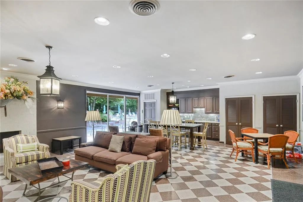 47 Willow Glen Ne, Sandy Springs, Georgia 30342, 3 Bedrooms Bedrooms, ,3 BathroomsBathrooms,Residential,Sold,47 Willow Glen Ne,6726170