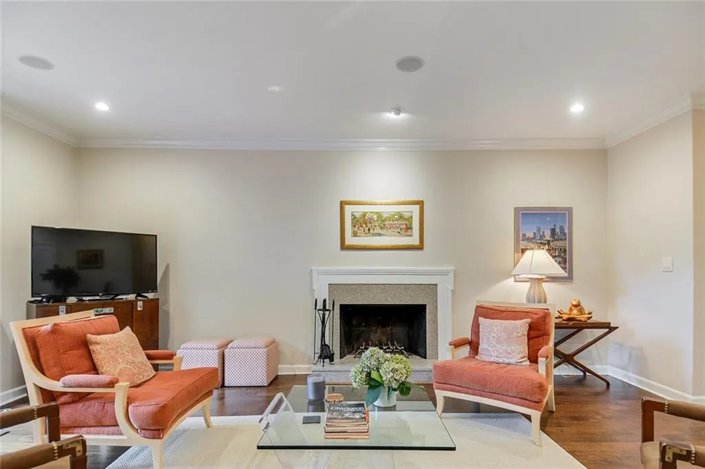 47 Willow Glen Ne, Sandy Springs, Georgia 30342, 3 Bedrooms Bedrooms, ,3 BathroomsBathrooms,Residential,Sold,47 Willow Glen Ne,6726170