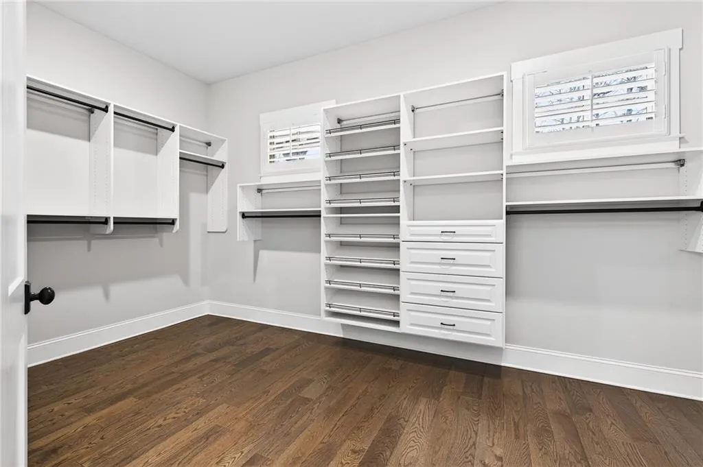 Walk in closet
