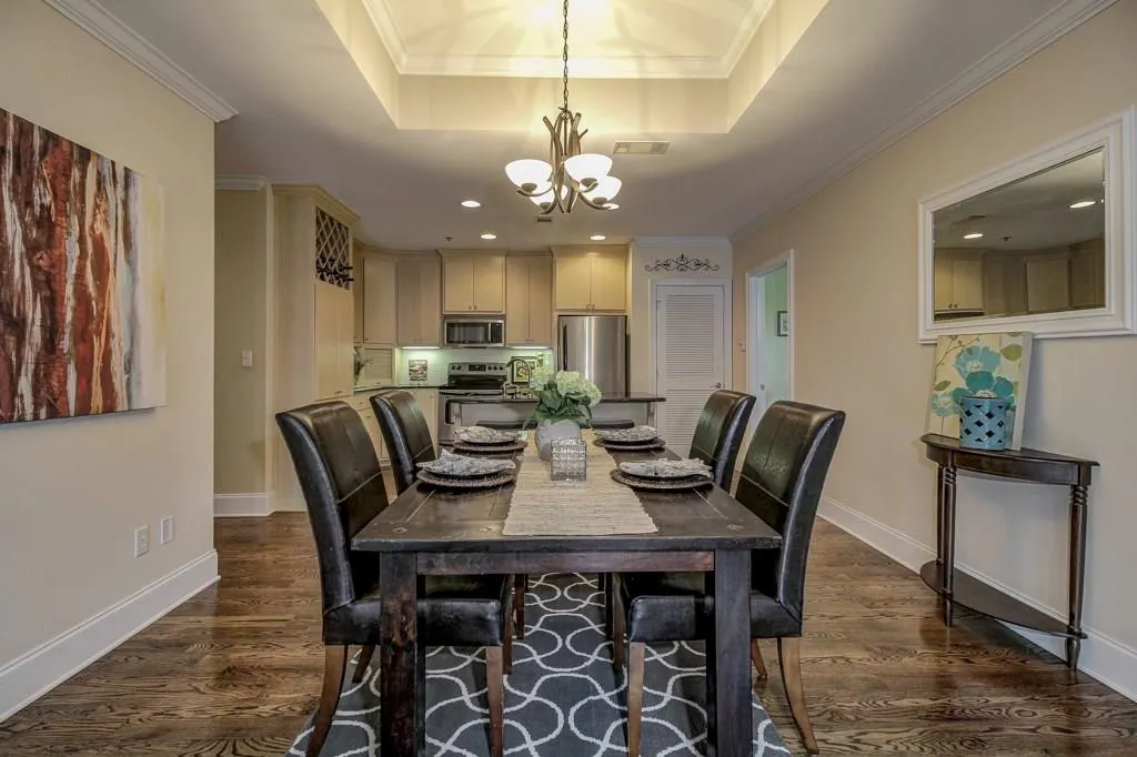 2255 Peachtree Road Ne Unit 329, Atlanta, Georgia 30309, 2 Bedrooms Bedrooms, ,2 BathroomsBathrooms,Residential,Sold,2255 Peachtree Road Ne Unit 329,5717533