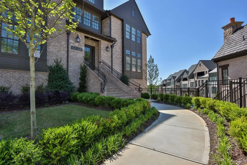6676 Cadence Boulevard, Sandy Springs, Georgia 30328, 2 Bedrooms Bedrooms, ,2 BathroomsBathrooms,Residential,Sold,6676 Cadence Boulevard,6709370