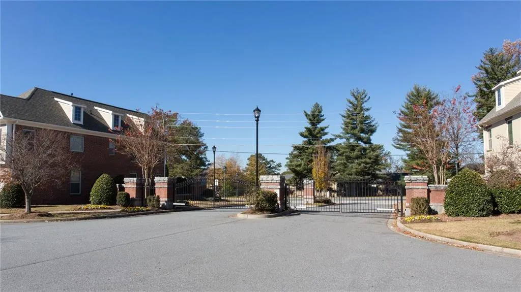 7225 Highland Bluff Unit 3, Sandy Springs, Georgia 30328, 3 Bedrooms Bedrooms, ,3 BathroomsBathrooms,Residential,Sold,7225 Highland Bluff Unit 3,5937657