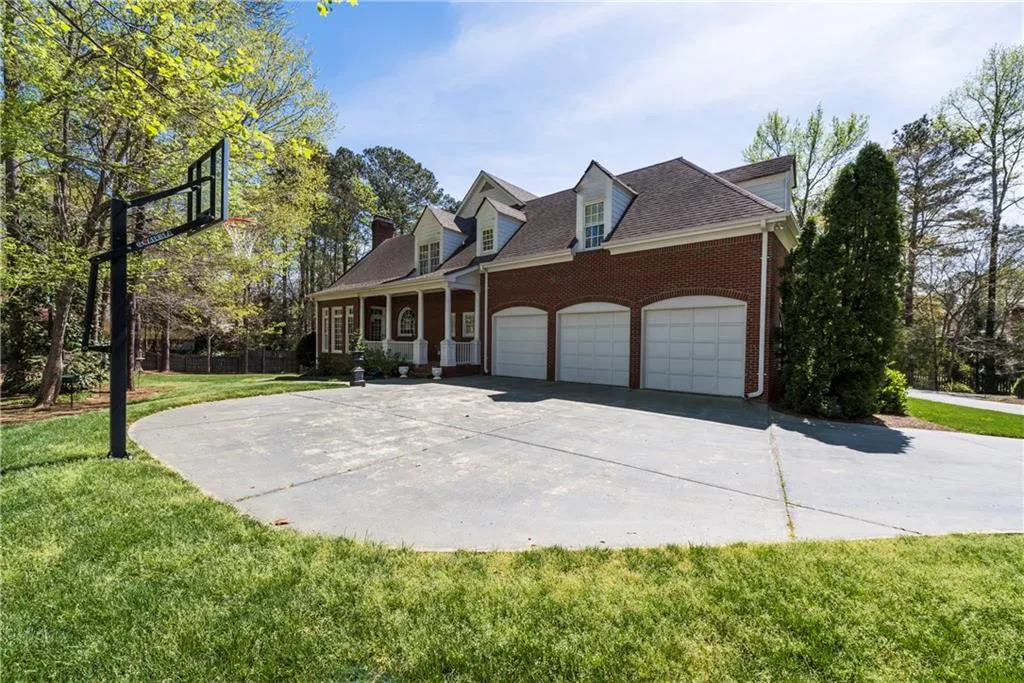 7815 Nesbit Ferry Road, Dunwoody, Georgia 30350, 5 Bedrooms Bedrooms, ,6 BathroomsBathrooms,Residential,Sold,7815 Nesbit Ferry Road,5670918