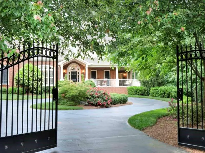 7815 Nesbit Ferry Road, Dunwoody, Georgia 30350, 5 Bedrooms Bedrooms, ,6 BathroomsBathrooms,Residential,Sold,7815 Nesbit Ferry Road,5670918