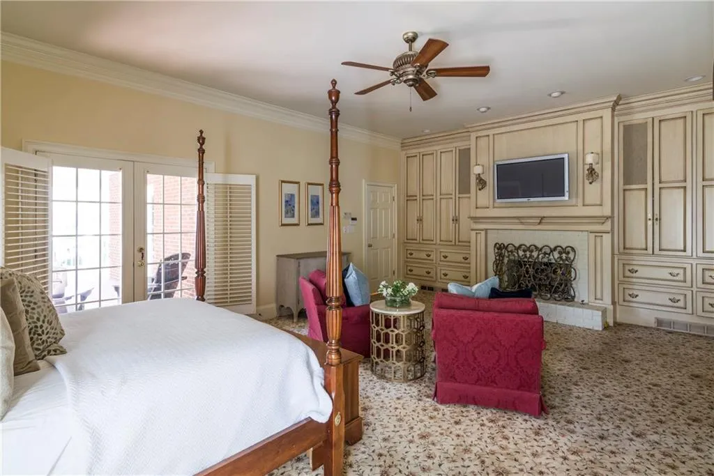 7815 Nesbit Ferry Road, Dunwoody, Georgia 30350, 5 Bedrooms Bedrooms, ,6 BathroomsBathrooms,Residential,Sold,7815 Nesbit Ferry Road,5670918