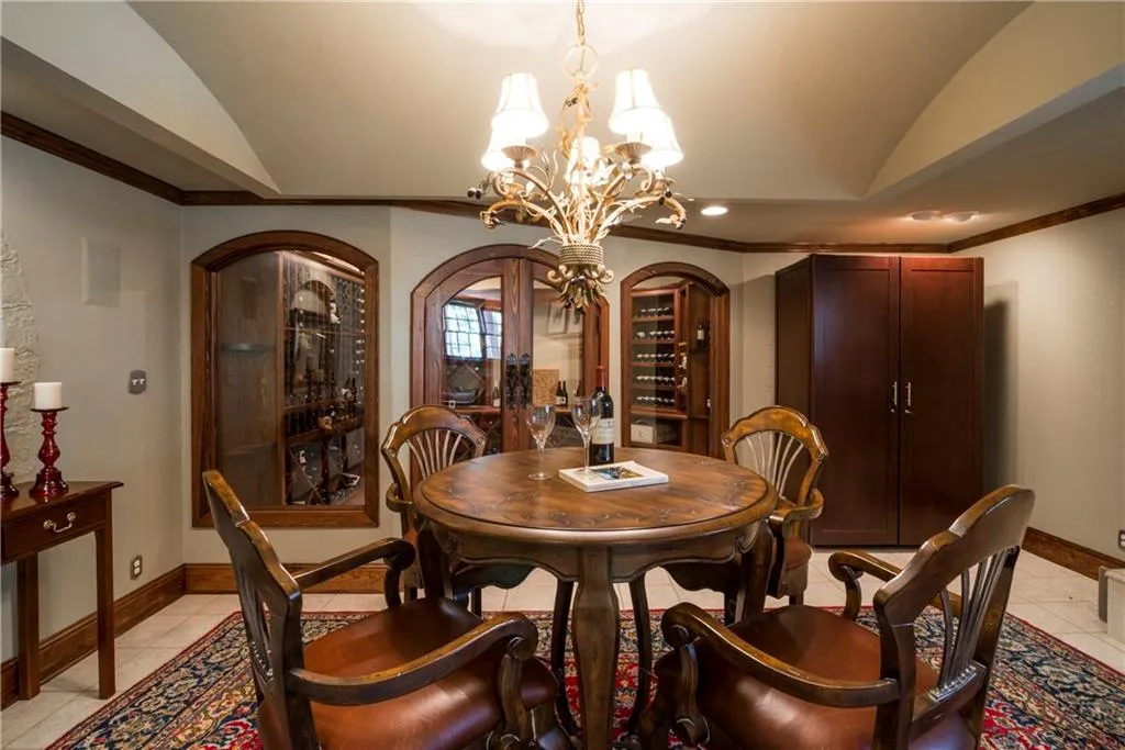 7815 Nesbit Ferry Road, Dunwoody, Georgia 30350, 5 Bedrooms Bedrooms, ,6 BathroomsBathrooms,Residential,Sold,7815 Nesbit Ferry Road,5670918