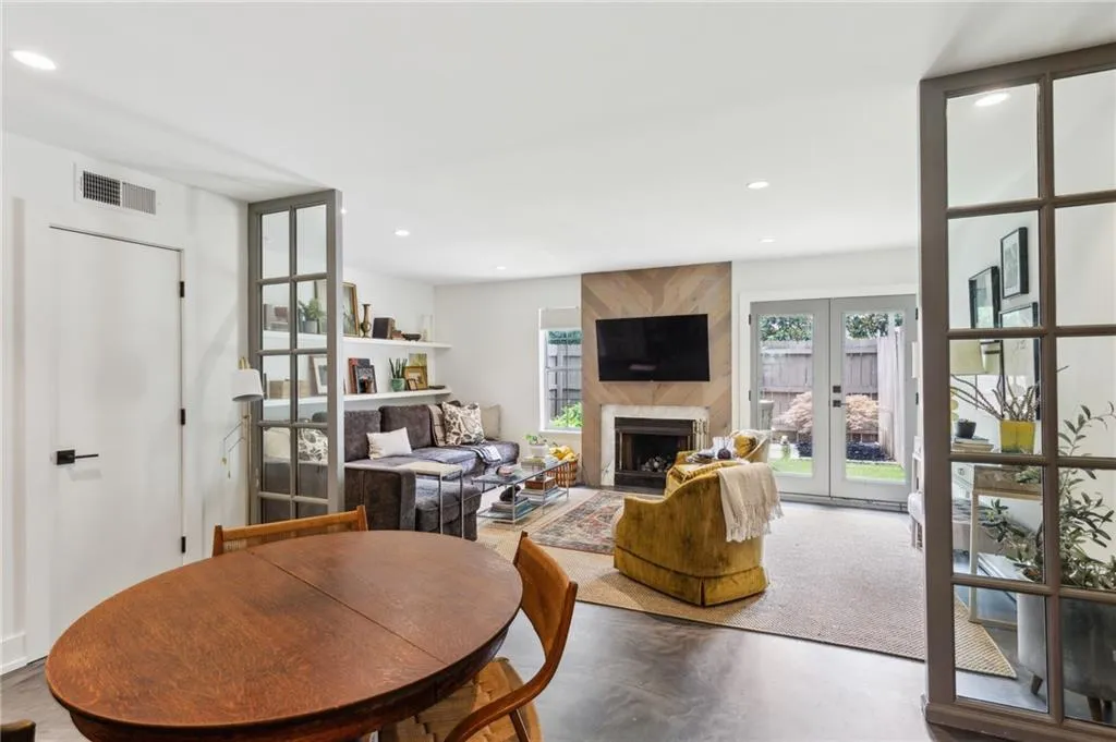 1767 Defoor Avenue Nw Unit D, Atlanta, Georgia 30318, 2 Bedrooms Bedrooms, ,2 BathroomsBathrooms,Residential,For Sale,1767 Defoor Avenue Nw Unit D,7597562