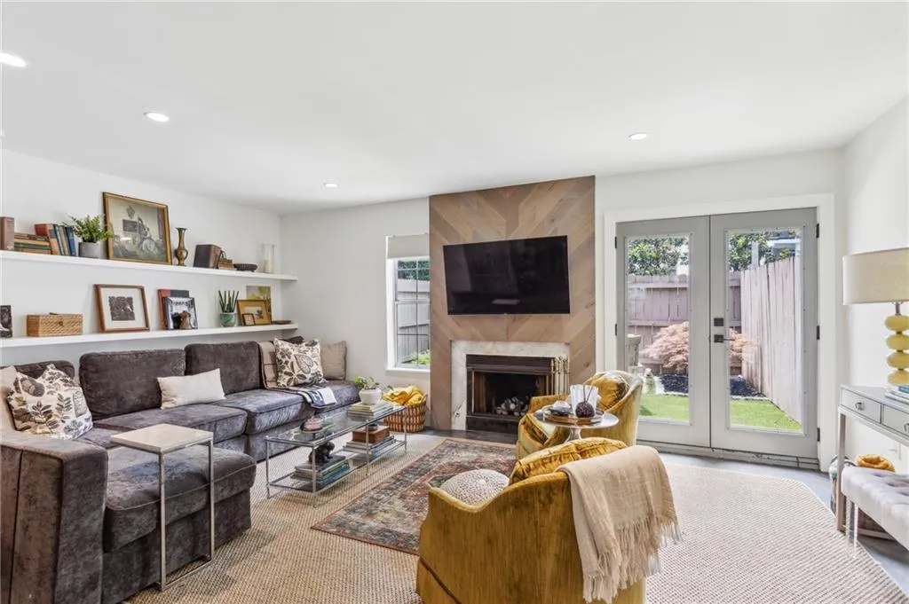 1767 Defoor Avenue Nw Unit D, Atlanta, Georgia 30318, 2 Bedrooms Bedrooms, ,2 BathroomsBathrooms,Residential,For Sale,1767 Defoor Avenue Nw Unit D,7597562