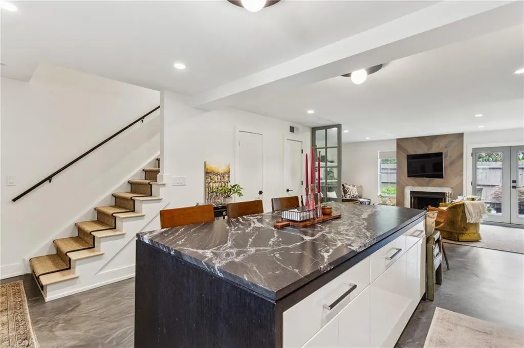 1767 Defoor Avenue Nw Unit D, Atlanta, Georgia 30318, 2 Bedrooms Bedrooms, ,2 BathroomsBathrooms,Residential,For Sale,1767 Defoor Avenue Nw Unit D,7597562