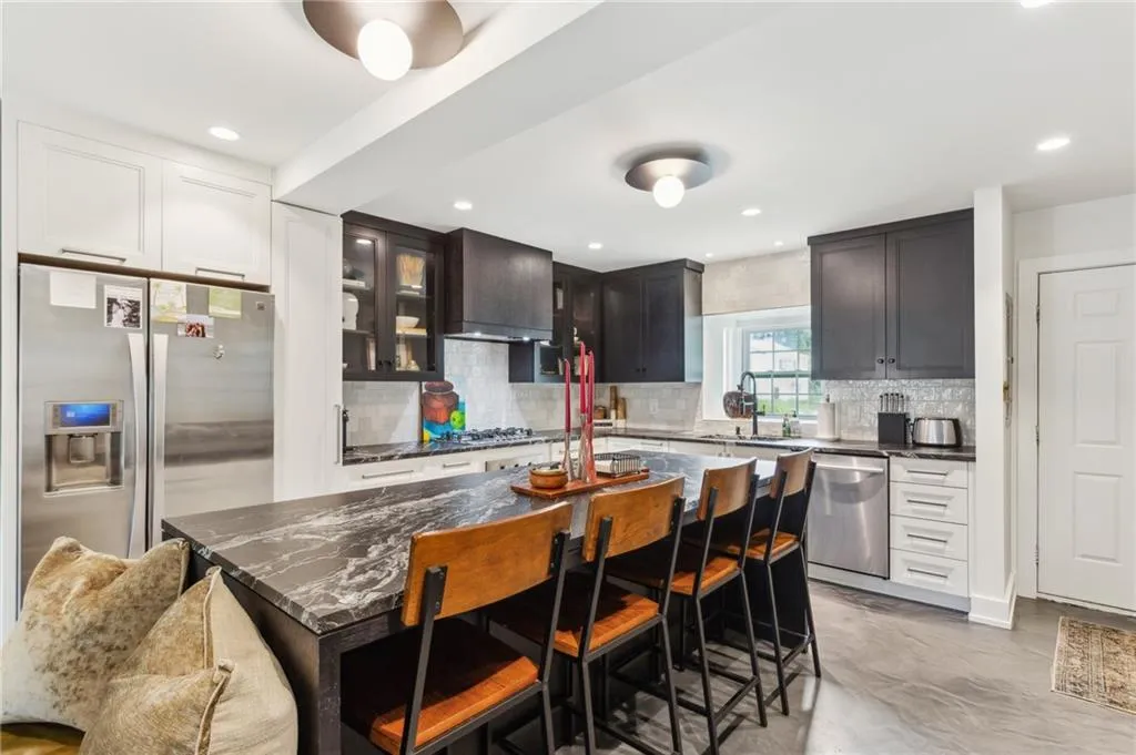 1767 Defoor Avenue Nw Unit D, Atlanta, Georgia 30318, 2 Bedrooms Bedrooms, ,2 BathroomsBathrooms,Residential,For Sale,1767 Defoor Avenue Nw Unit D,7597562