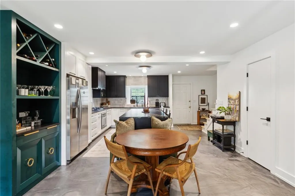 1767 Defoor Avenue Nw Unit D, Atlanta, Georgia 30318, 2 Bedrooms Bedrooms, ,2 BathroomsBathrooms,Residential,For Sale,1767 Defoor Avenue Nw Unit D,7597562