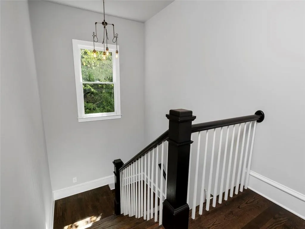 5325 Green Hill Place Ne, Atlanta, Georgia 30342, 4 Bedrooms Bedrooms, ,3 BathroomsBathrooms,Residential,Sold,5325 Green Hill Place Ne,6044354