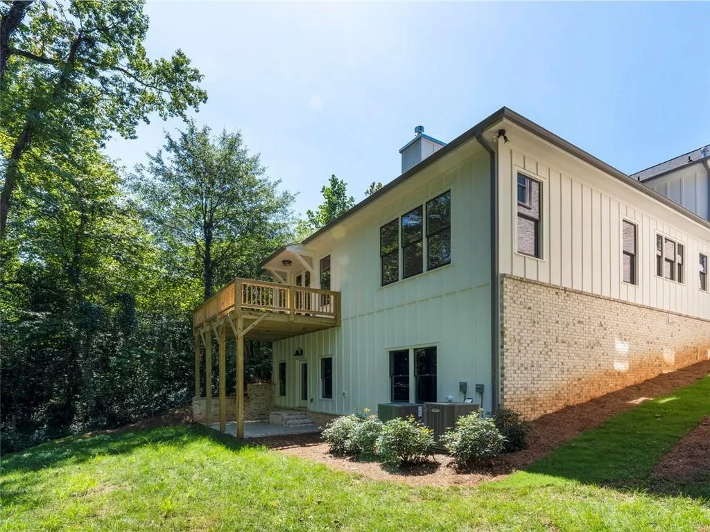 5325 Green Hill Place Ne, Atlanta, Georgia 30342, 4 Bedrooms Bedrooms, ,3 BathroomsBathrooms,Residential,Sold,5325 Green Hill Place Ne,6044354