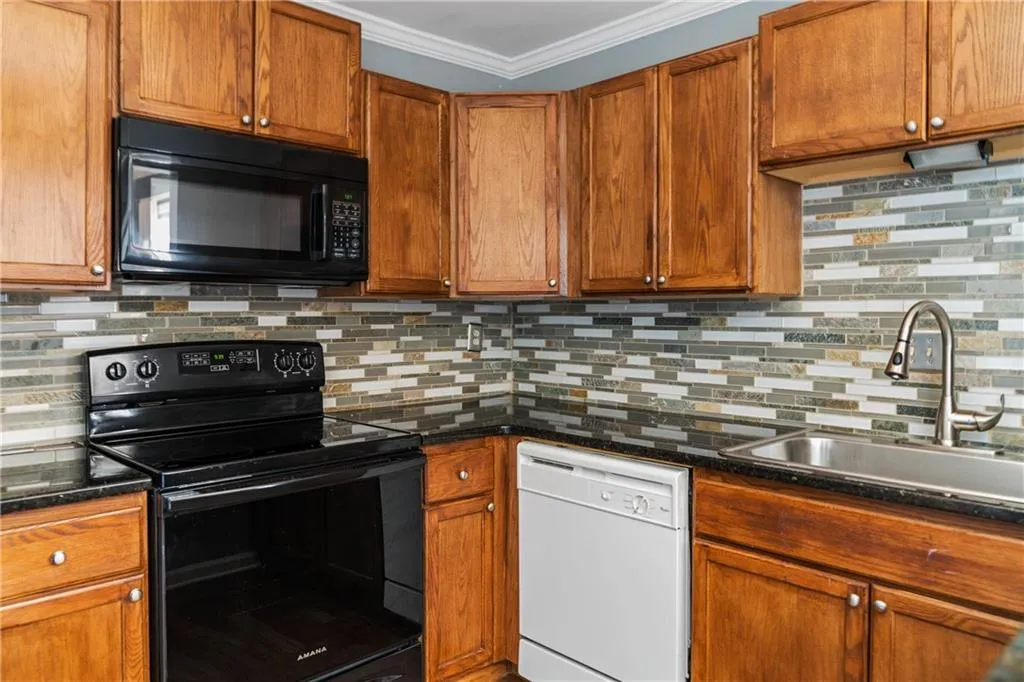 6520 Roswell Road Unit 52, Atlanta, Georgia 30328, 2 Bedrooms Bedrooms, ,1 BathroomBathrooms,Residential,Sold,6520 Roswell Road Unit 52,7029366