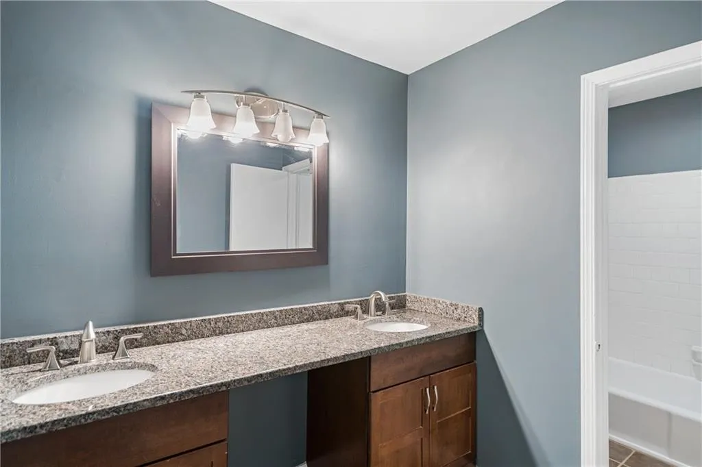 6520 Roswell Road Unit 52, Atlanta, Georgia 30328, 2 Bedrooms Bedrooms, ,1 BathroomBathrooms,Residential,Sold,6520 Roswell Road Unit 52,7029366