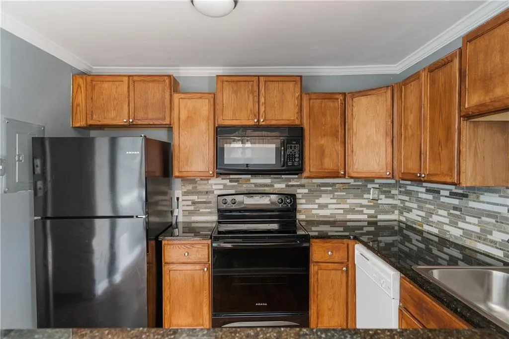 6520 Roswell Road Unit 52, Atlanta, Georgia 30328, 2 Bedrooms Bedrooms, ,1 BathroomBathrooms,Residential,Sold,6520 Roswell Road Unit 52,7029366