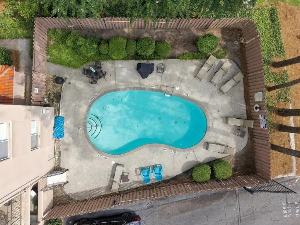 395 Pharr Road Ne Unit 208, Atlanta, Georgia 30305, 1 Bedroom Bedrooms, 0 ,1 BathroomBathrooms,Residential,For Sale,395 Pharr Road Ne Unit 208,7824346