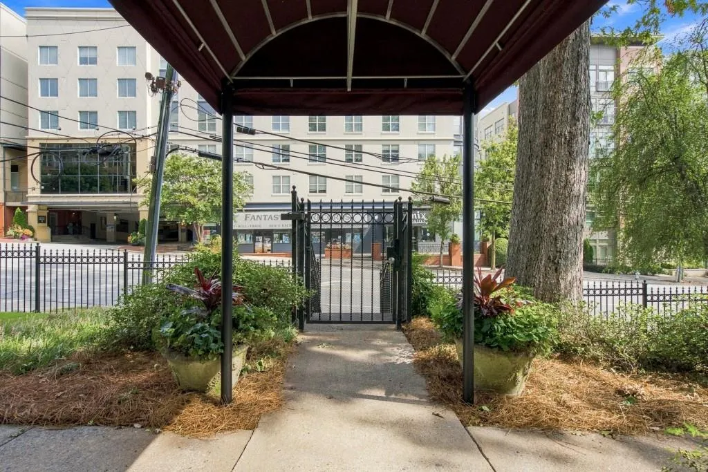395 Pharr Road Ne Unit 208, Atlanta, Georgia 30305, 1 Bedroom Bedrooms, 0 ,1 BathroomBathrooms,Residential,For Sale,395 Pharr Road Ne Unit 208,7824346