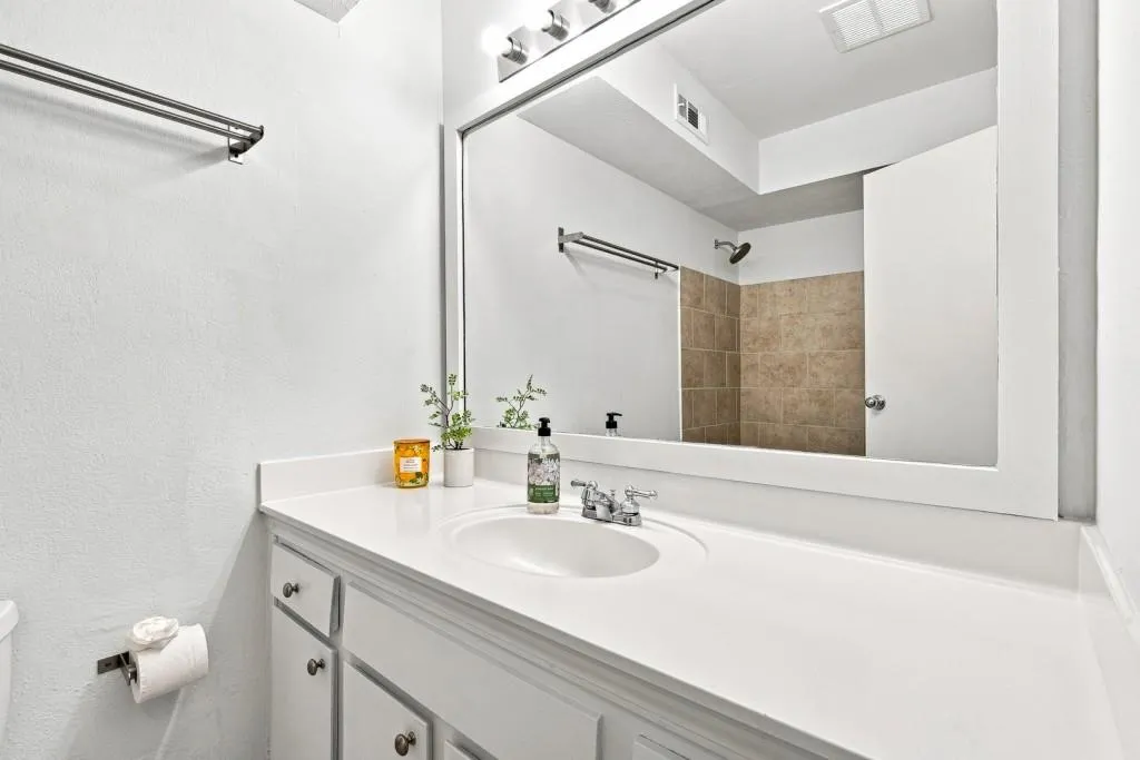 395 Pharr Road Ne Unit 208, Atlanta, Georgia 30305, 1 Bedroom Bedrooms, 0 ,1 BathroomBathrooms,Residential,For Sale,395 Pharr Road Ne Unit 208,7824346