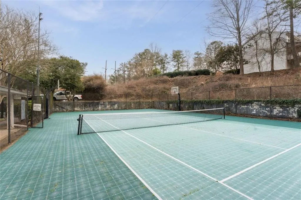Tennis/Basketball court