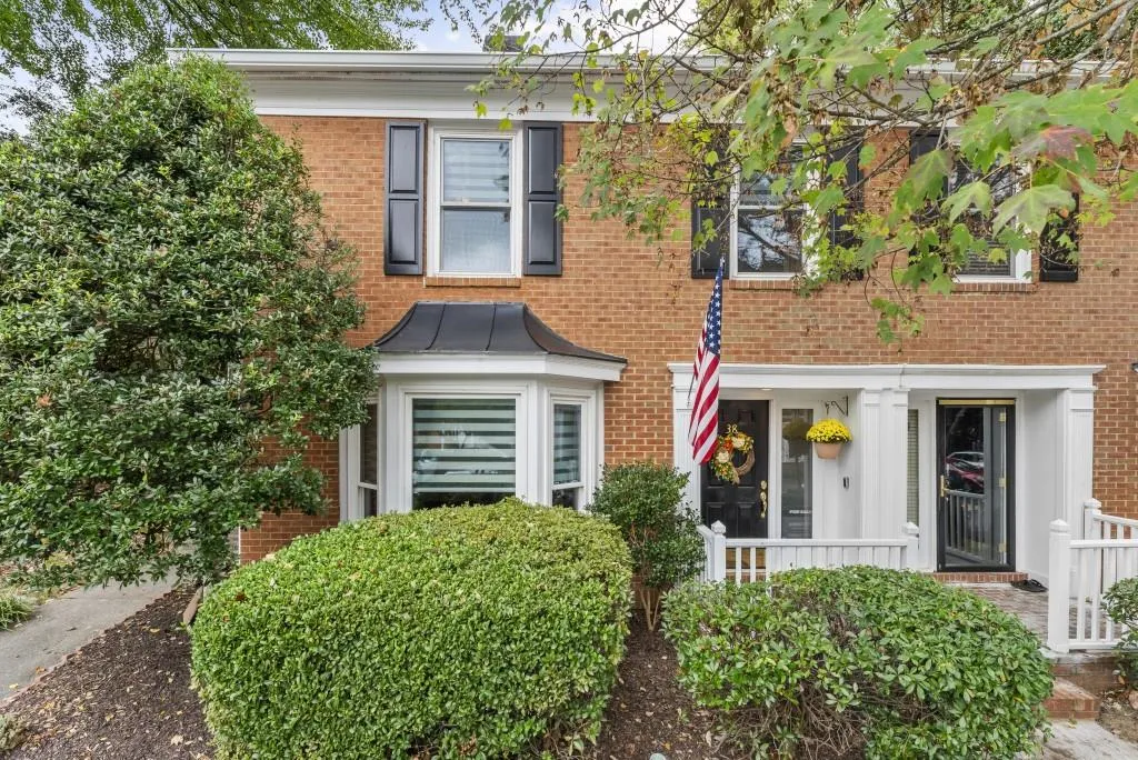 7500 Roswell Road Unit 38, Sandy Springs, Georgia 30350, 2 Bedrooms Bedrooms, ,2 BathroomsBathrooms,Residential,For Sale,7500 Roswell Road Unit 38,7658656