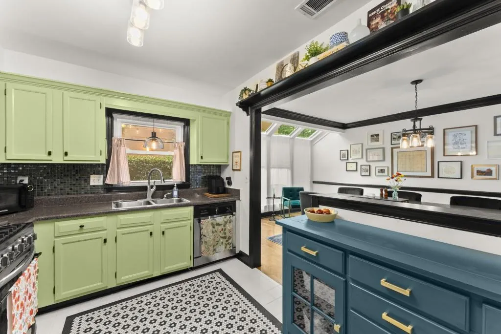 7500 Roswell Road Unit 38, Sandy Springs, Georgia 30350, 2 Bedrooms Bedrooms, ,2 BathroomsBathrooms,Residential,For Sale,7500 Roswell Road Unit 38,7658656