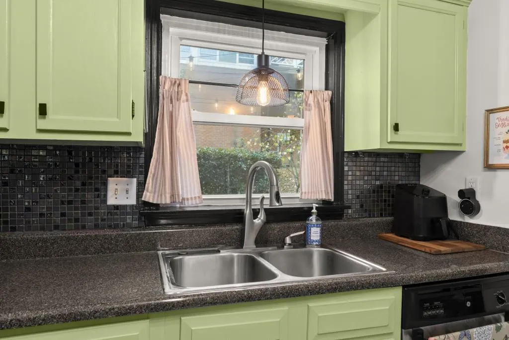 7500 Roswell Road Unit 38, Sandy Springs, Georgia 30350, 2 Bedrooms Bedrooms, ,2 BathroomsBathrooms,Residential,For Sale,7500 Roswell Road Unit 38,7658656