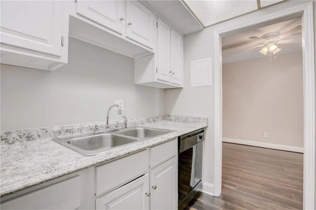 6851 Roswell Road Unit N5, Atlanta, Georgia 30328, 1 Bedroom Bedrooms, ,1 BathroomBathrooms,Residential,Sold,6851 Roswell Road Unit N5,5995456