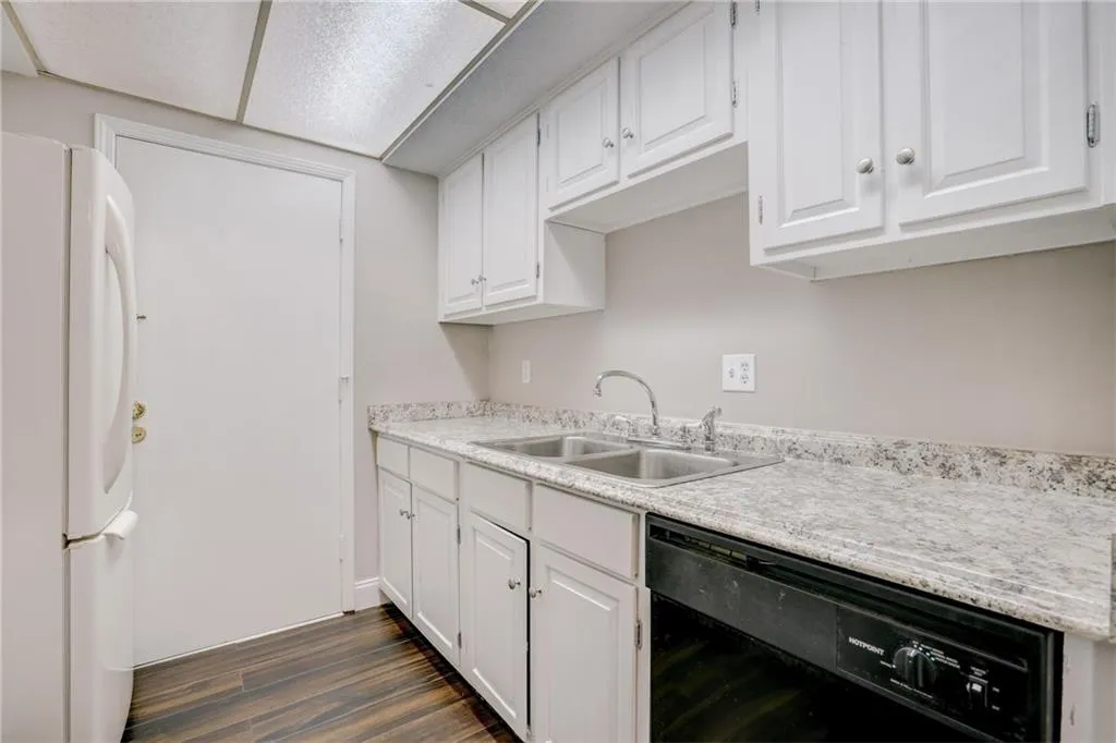 6851 Roswell Road Unit N5, Atlanta, Georgia 30328, 1 Bedroom Bedrooms, ,1 BathroomBathrooms,Residential,Sold,6851 Roswell Road Unit N5,5995456