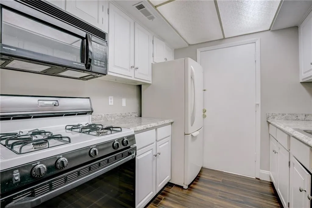 6851 Roswell Road Unit N5, Atlanta, Georgia 30328, 1 Bedroom Bedrooms, ,1 BathroomBathrooms,Residential,Sold,6851 Roswell Road Unit N5,5995456
