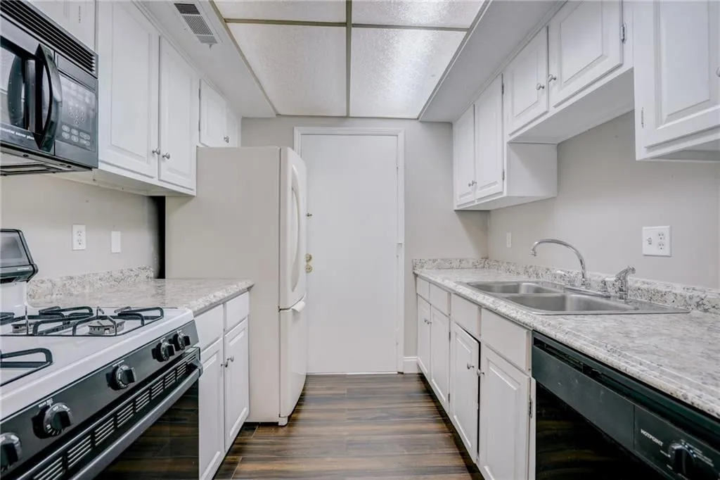 6851 Roswell Road Unit N5, Atlanta, Georgia 30328, 1 Bedroom Bedrooms, ,1 BathroomBathrooms,Residential,Sold,6851 Roswell Road Unit N5,5995456