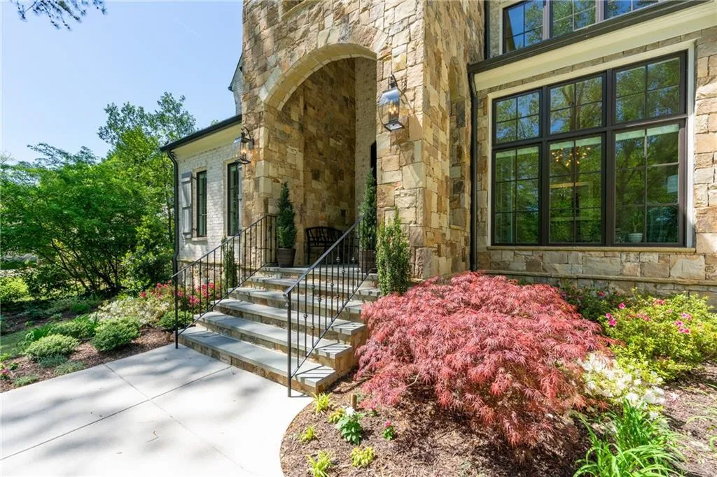 1104 Roxboro Drive Ne, Atlanta, Georgia 30324, 4 Bedrooms Bedrooms, ,4 BathroomsBathrooms,Residential,Sold,1104 Roxboro Drive Ne,7030484