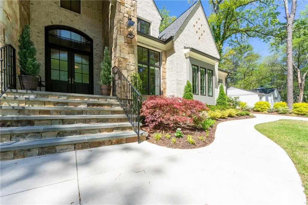 1104 Roxboro Drive Ne, Atlanta, Georgia 30324, 4 Bedrooms Bedrooms, ,4 BathroomsBathrooms,Residential,Sold,1104 Roxboro Drive Ne,7030484