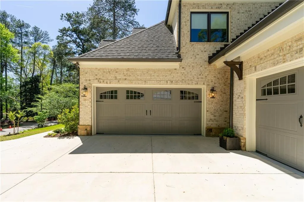 1104 Roxboro Drive Ne, Atlanta, Georgia 30324, 4 Bedrooms Bedrooms, ,4 BathroomsBathrooms,Residential,Sold,1104 Roxboro Drive Ne,7030484