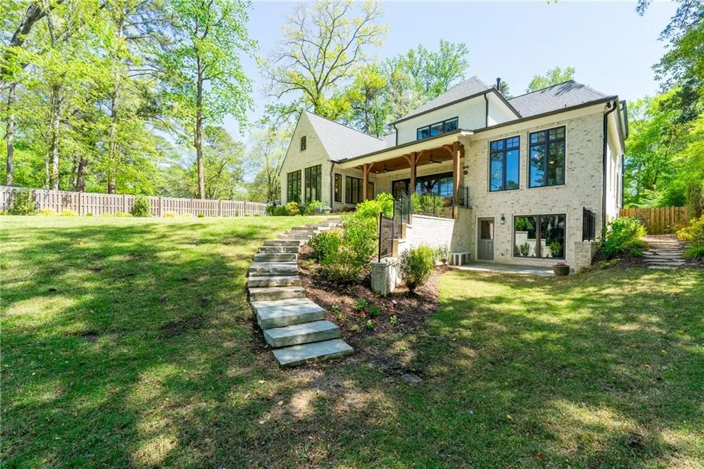 1104 Roxboro Drive Ne, Atlanta, Georgia 30324, 4 Bedrooms Bedrooms, ,4 BathroomsBathrooms,Residential,Sold,1104 Roxboro Drive Ne,7030484