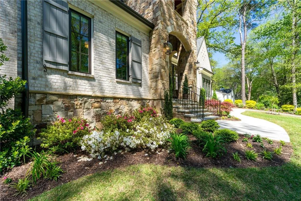 1104 Roxboro Drive Ne, Atlanta, Georgia 30324, 4 Bedrooms Bedrooms, ,4 BathroomsBathrooms,Residential,Sold,1104 Roxboro Drive Ne,7030484