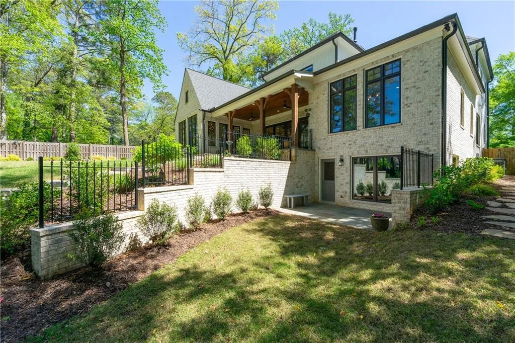 1104 Roxboro Drive Ne, Atlanta, Georgia 30324, 4 Bedrooms Bedrooms, ,4 BathroomsBathrooms,Residential,Sold,1104 Roxboro Drive Ne,7030484