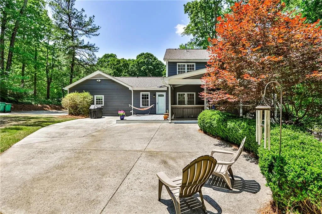 7225 Hunters Branch Drive, Atlanta, Georgia 30328, 4 Bedrooms Bedrooms, ,2 BathroomsBathrooms,Residential,Sold,7225 Hunters Branch Drive,7207308
