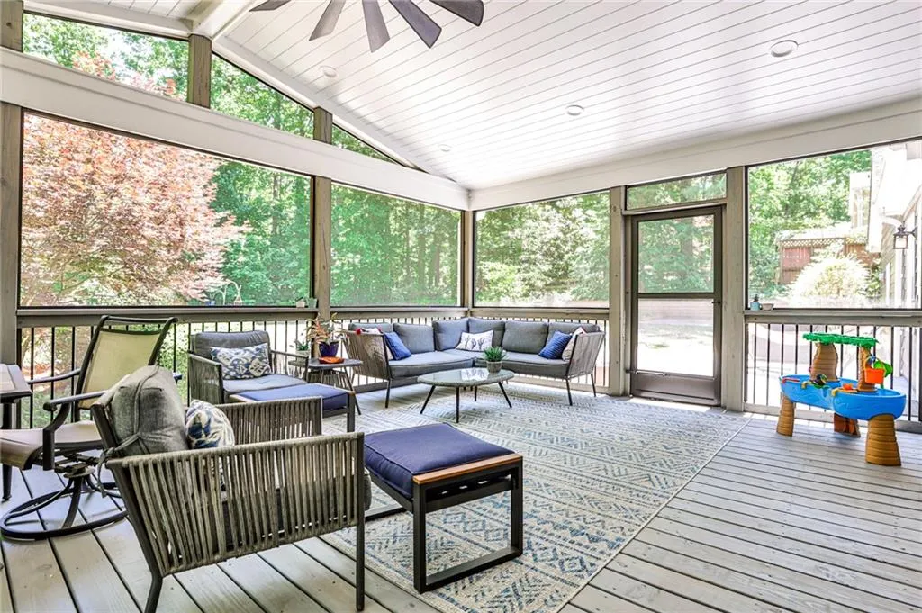 7225 Hunters Branch Drive, Atlanta, Georgia 30328, 4 Bedrooms Bedrooms, ,2 BathroomsBathrooms,Residential,Sold,7225 Hunters Branch Drive,7207308