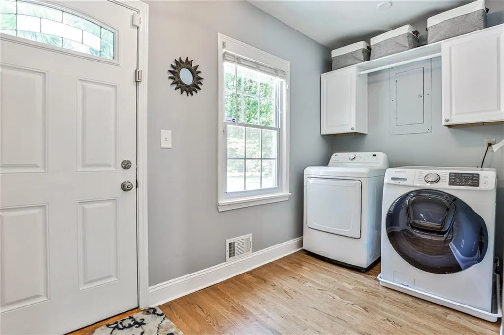 7225 Hunters Branch Drive, Atlanta, Georgia 30328, 4 Bedrooms Bedrooms, ,2 BathroomsBathrooms,Residential,Sold,7225 Hunters Branch Drive,7207308