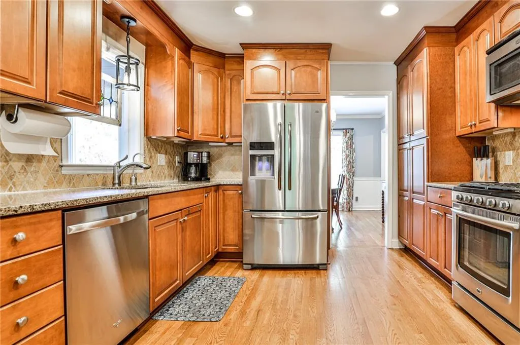 7225 Hunters Branch Drive, Atlanta, Georgia 30328, 4 Bedrooms Bedrooms, ,2 BathroomsBathrooms,Residential,Sold,7225 Hunters Branch Drive,7207308